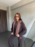 ست هودی کلاهدار شالدار و شلوار زنانه هرمس مشکی (Hermes) مسترکوالیتی ترک - تصویر 2